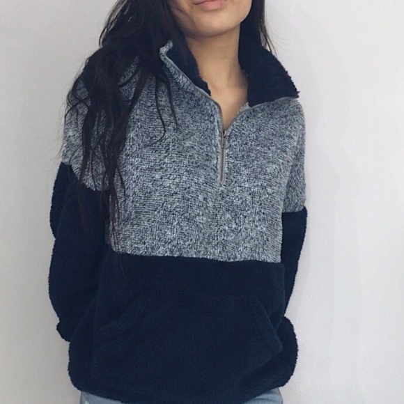 felicias Tops - 🆕Camila - Navy Fuzzy Pullover